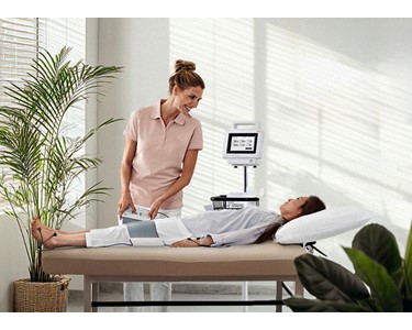 15khdopz_seca_mBCA_Go_525c_nutritionist_patient_measurement-375x300
