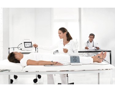 rlmzksrc_seca_mBCA_Go_525c_measurement_hospital_woman_doctor_monitor_results_UI_de-375x300